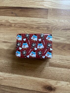 Small Tootsie pop tin